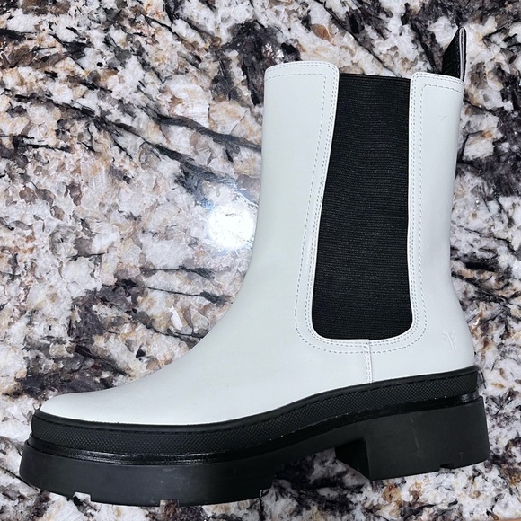 NWOT FRYE CHLOE LEATHER BOOT - Picture 6 of 9